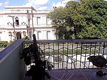 Balcon frente al Museo de Artes Decorativas