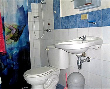 Ba&ntilde;o de la habitacion 1