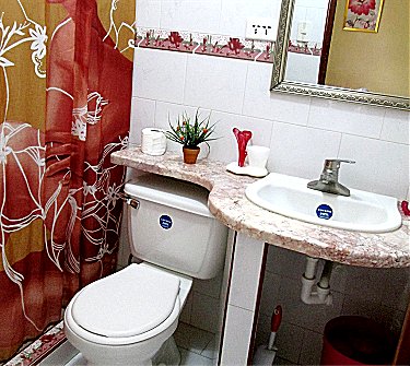 Ba&ntilde;o de la habitacion 2