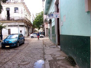 Calle y entrada al Apartamento