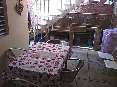 Comedor en terraza de una habitacion