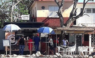 Cafe frente a la casa