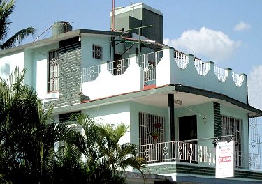 La casa vista desde el exterior