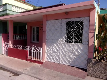 Fachada casita independiente en Matanzas