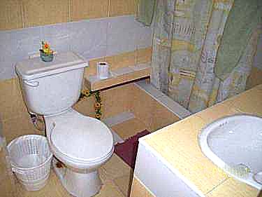 Ba&ntilde;o de un apartamento