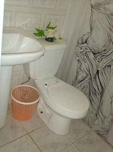 Ba&ntilde;o de otra habitacion del Hostal