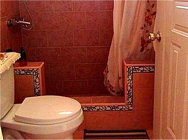 Baño del apartamento de Marlen de una habitacion