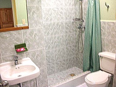 Uno de los baos (ambos son similares)