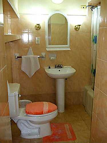 Ba&ntilde;o del Hostal Paraiso (ambos son similares)