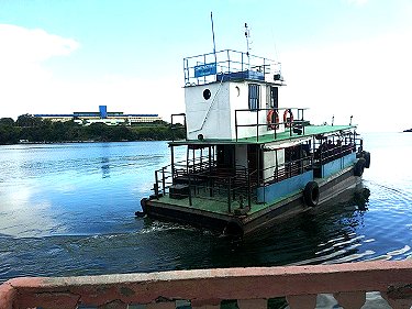 Barco de transporte turistico