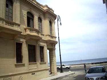 Casa Maria Regla, el mar enfrente