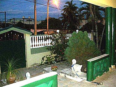 Desde el porche de la entrada a la casa