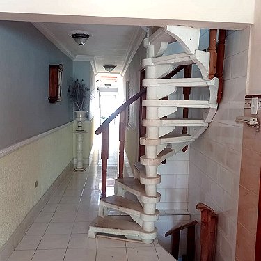 Escalera subida al tercer nivel