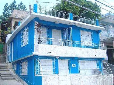 La casa por fuera (se alquila la parte de abajo) 