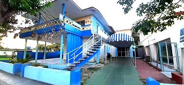 Exterior de la casa, arriba la habitacion que se alquila