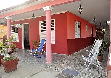 Exterior de la casa de Olga y Maqueira