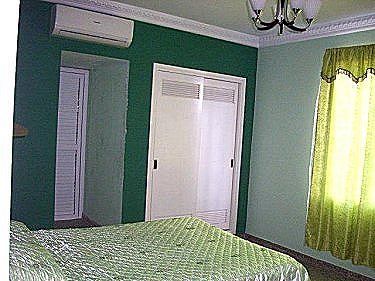 Habitacion 1, aire acondicionado y armario