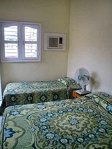 Habitacion muy amplia con aire acondicionado