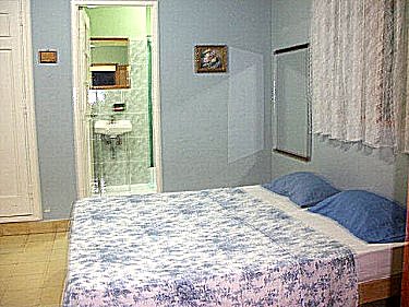 Una de las habitaciones (la otra es similar)