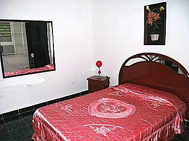 Habitacion de una cama matrimonial