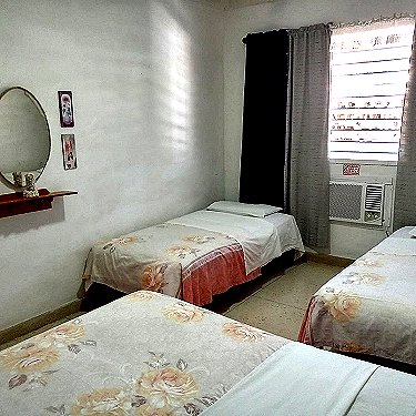 Habitacion con tres camas