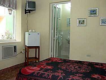 Habitacion con el ba&ntilde;o al fondo