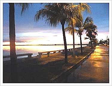 Malecon de Cienfuegos, cerca de la casa