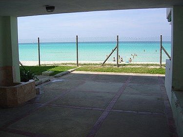 La playa al lado de la casa