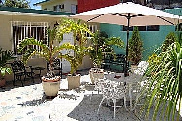 Ranchon en el patio de la casa