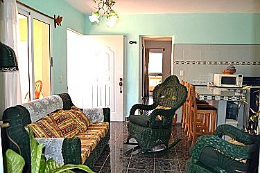 Sala del apartamento de Marlen de dos habitaciones