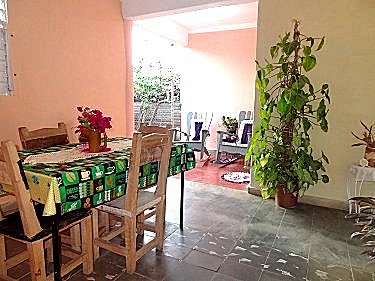 Sala de estar y terraza de la casa