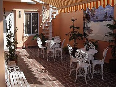Terraza de acceso a los apartamentos de Marlen