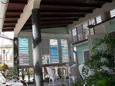 Terraza donde se ofrece la cocteleria