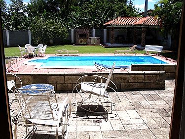 La alberca y alrededores