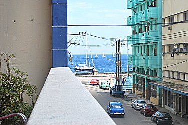 Balcon con el mar a cien metros