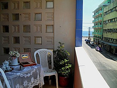 Balcon con el mar (malecon) a cien metros