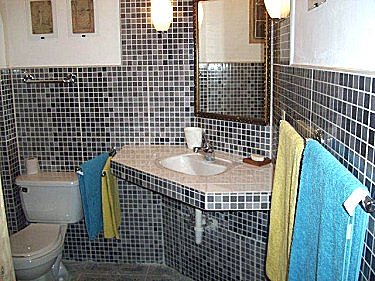 Ba&ntilde;o, lavabo e inodoro