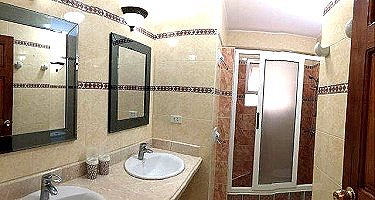 Ba&ntilde;o 1