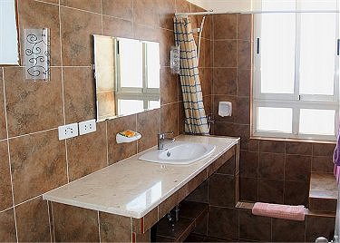 Ba&ntilde;o privado habitacion 1