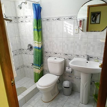 Baño de la habitacion 2