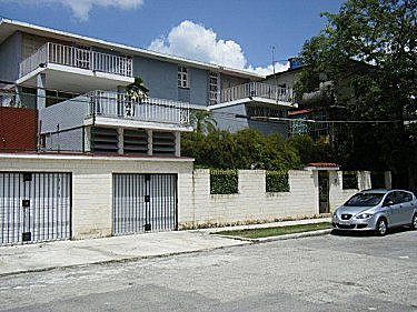 La casa vista desde el exterior