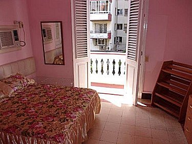 Habitacion 1 (balcon al fondo)
