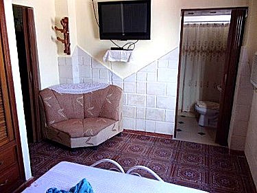 Otra zona de la habitacion (vease televisor)
