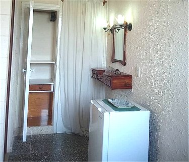 Detalle de la habitacion (frigorifico)