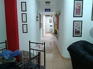 Pasillo de entrada visto desde el salon