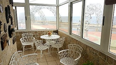 Terraza frontal (desde otro angulo)