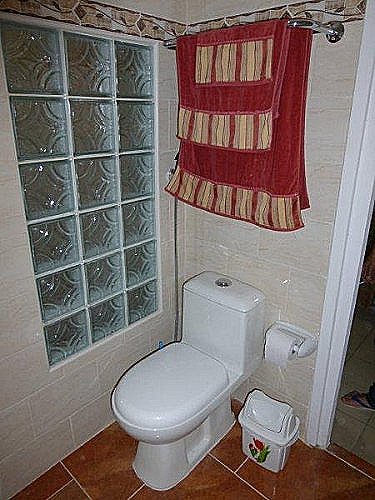 Ba&ntilde;o del apartamento (inodoro)