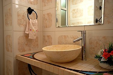 Baño de la habitacion rosada
