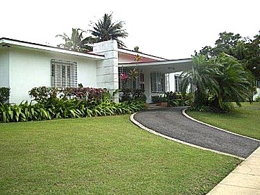 Entrada a la CASA CON PISCINA