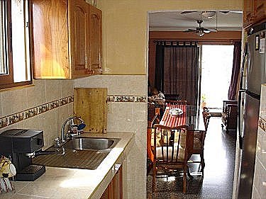 Cocina del apartamento de Maykel de dos habitaciones